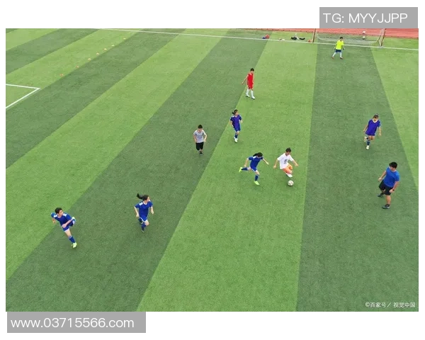 足球周岁写真展现青春活力与梦想追逐的精彩瞬间