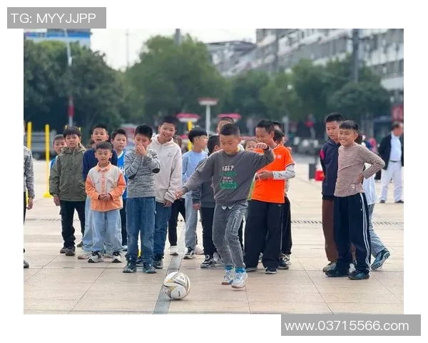 快乐的足球比赛带来的友谊与团结让每个人都感受到运动的魅力与激情